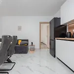 Дом отдыха Gorgeous In With Wifi Задар