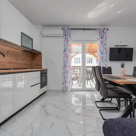 Gorgeous In With Wifi *