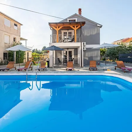 Gorgeous In With Wifi