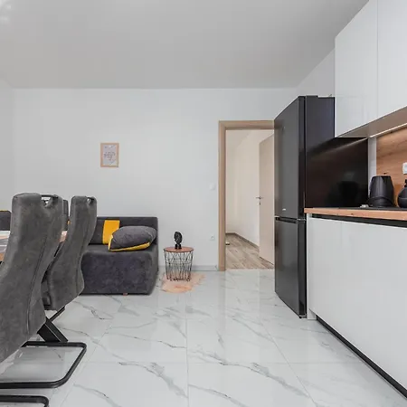 Holiday home Lovely In With Outdoor Swimming Pool Zadar