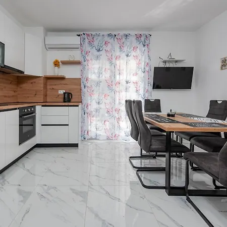 Gorgeous In With Wifi *